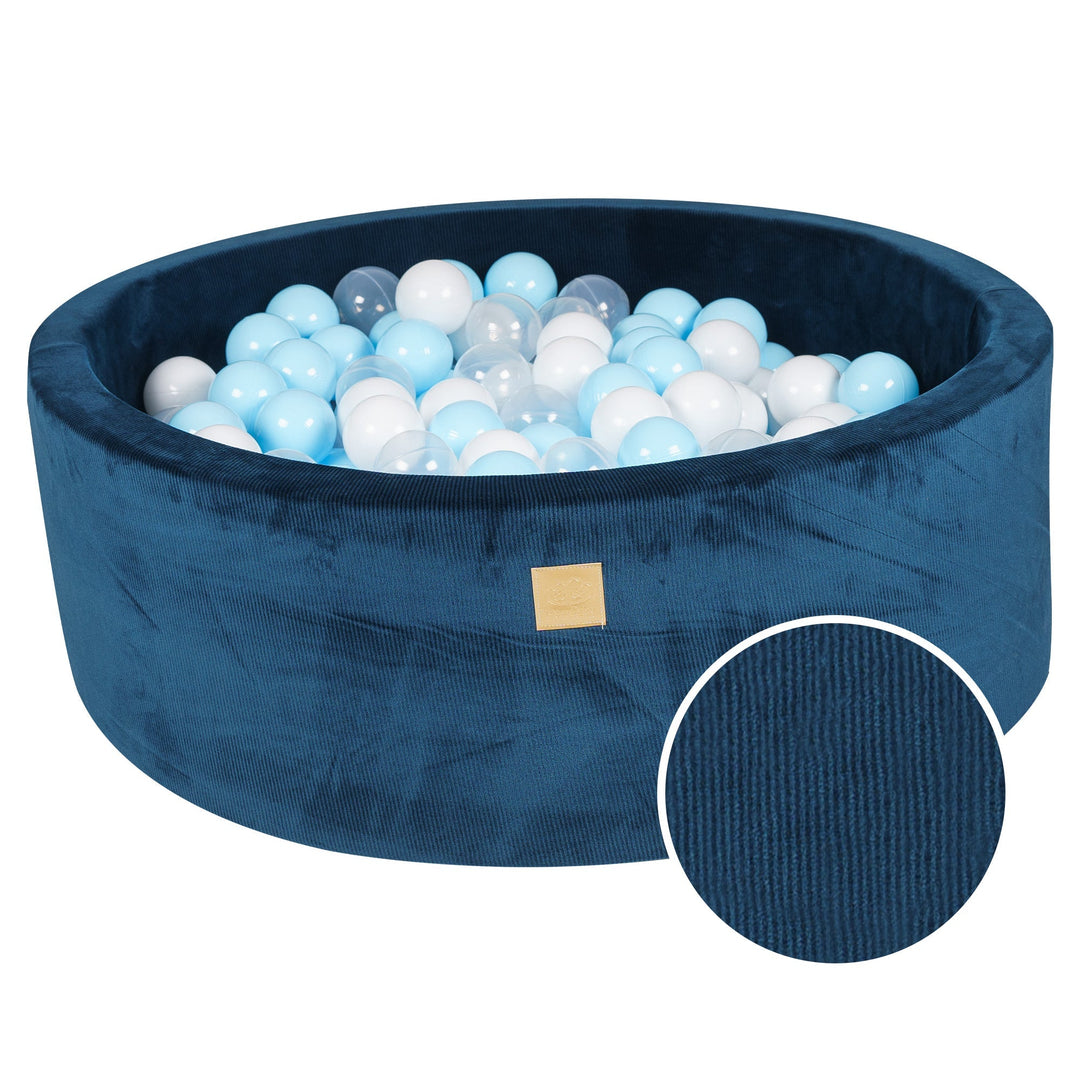 Bällebad aus Samt in weichem, blauem Rippenstoff