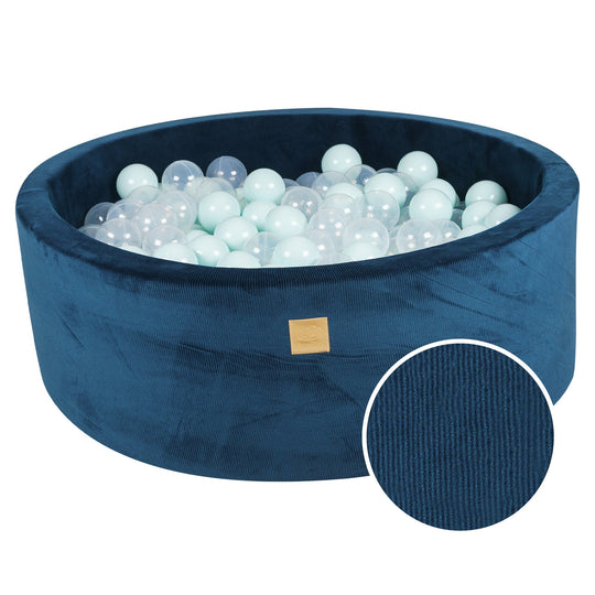 Bällebad aus Samt in weichem, blauem Rippenstoff
