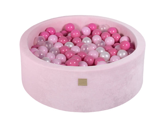 Bällebad aus samtigem Pastellrosa