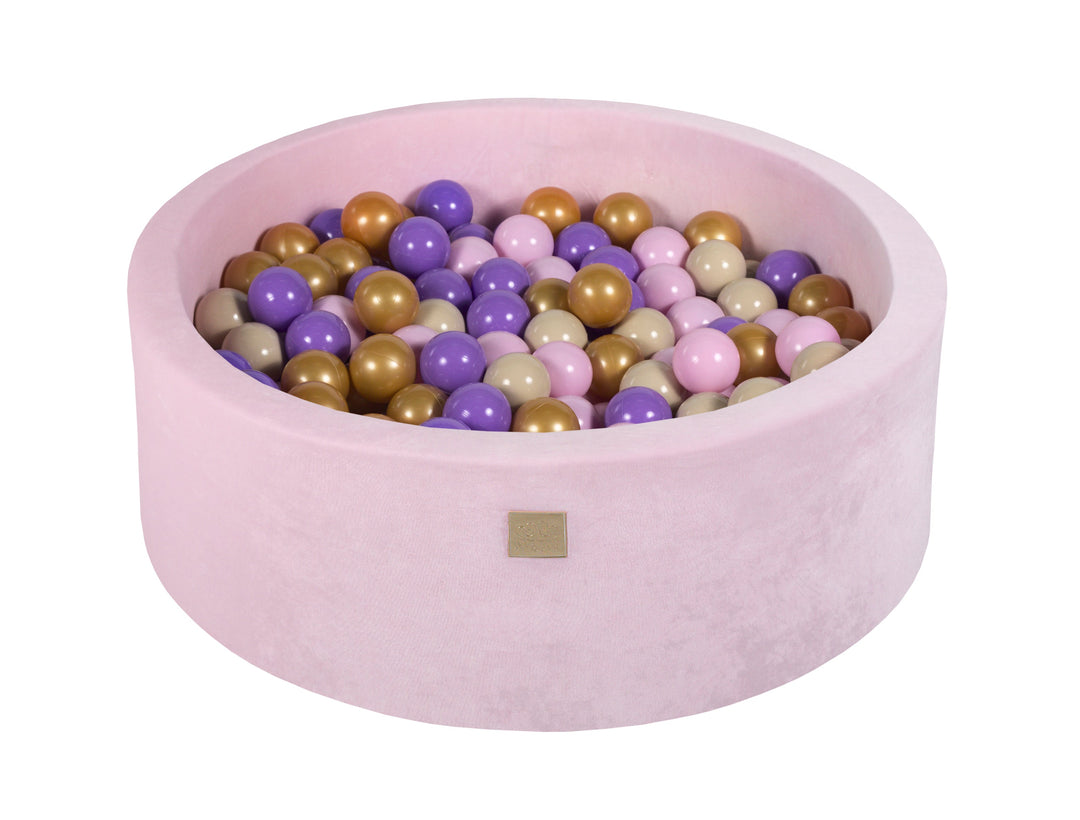 Bällebad aus samtigem Pastellrosa