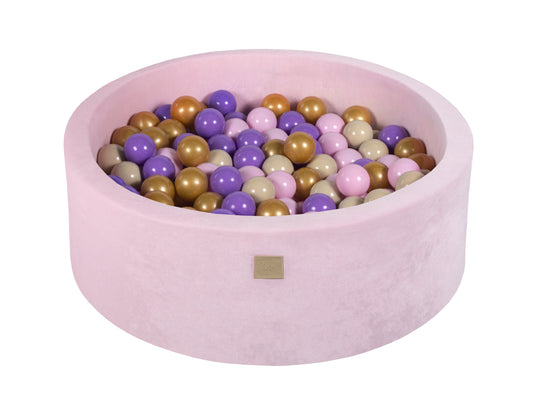 Bällebad aus samtigem Pastellrosa