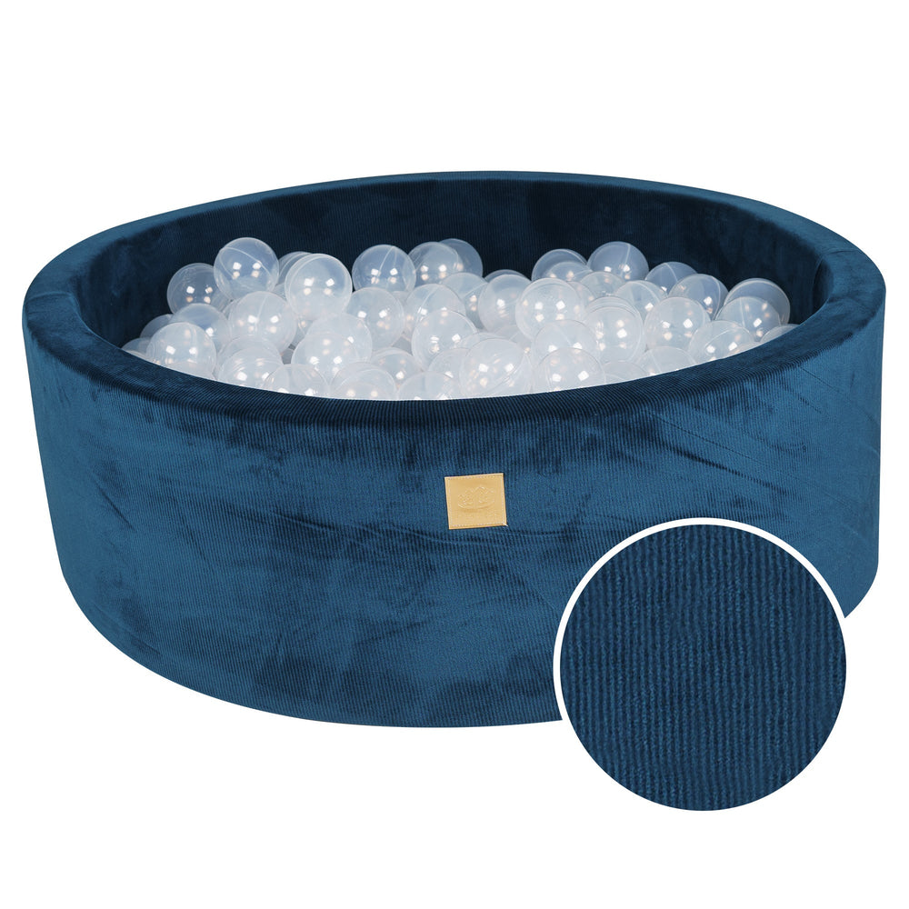 Bällebad aus Samt in weichem, blauem Rippenstoff